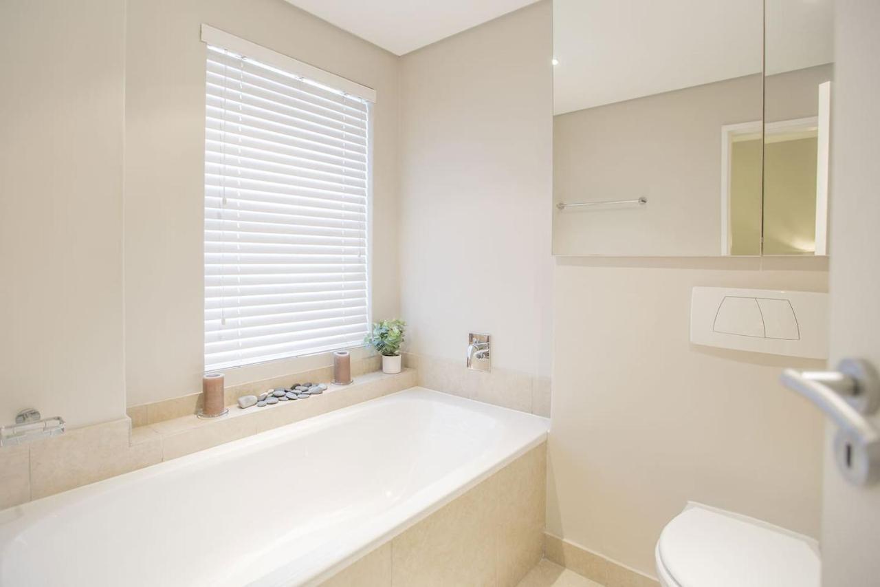 2 Bedroom Apartment With Breathtaking Views! كيب تاون المظهر الخارجي الصورة